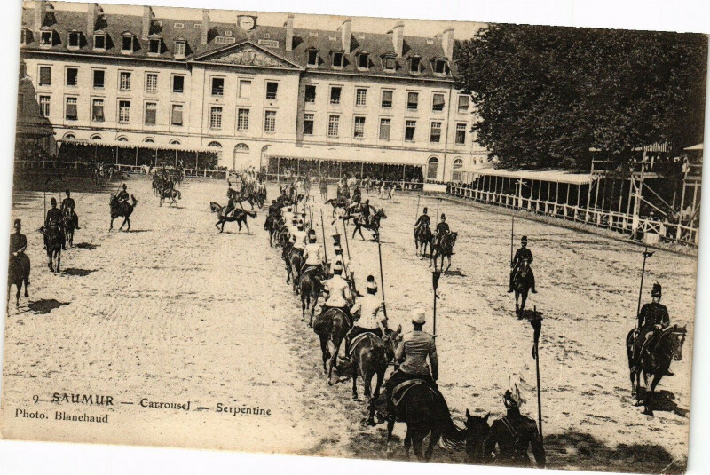 Carte postale ancienne Saumur - Carrousel - Serpentine à Saumur