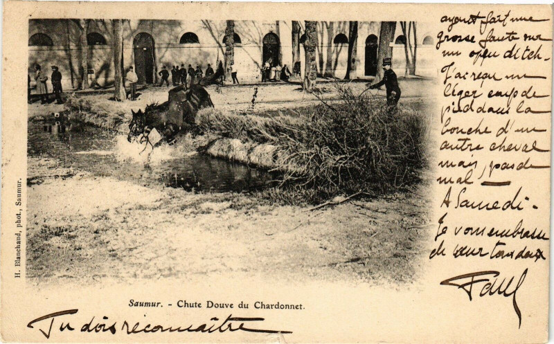 Carte postale ancienne Saumur - Chute Douve du Chardonnet à Saumur