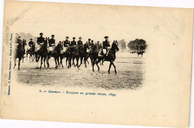 Carte postale ancienne Saumur - Ecuyers en grande tenue 1899 à Saumur