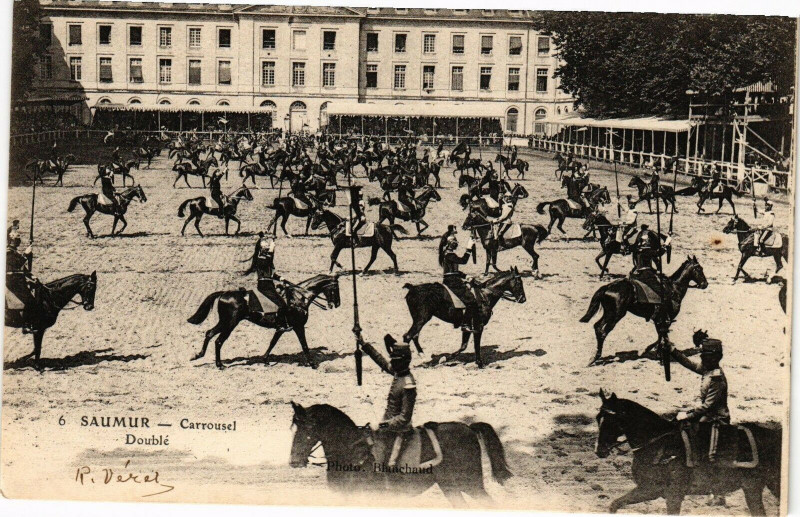 Carte postale ancienne Saumur - Carrousel - Double à Saumur