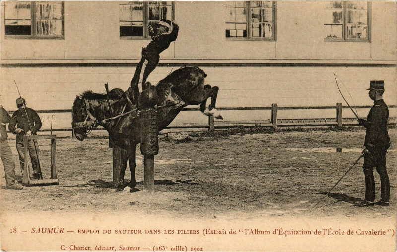 Carte postale ancienne Saumur - Emploi du Sauteur dans les Piliers (Extreit de à Saumur