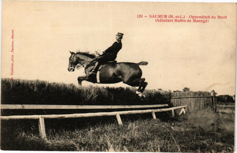 Carte postale ancienne Saumur - Oppendinch du Breil (Adjutant Maitre de Manege) à Saumur