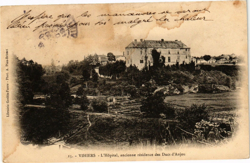 Carte postale ancienne Vihiers - L'Hopital ancienne residence des Ducs d'Anjou