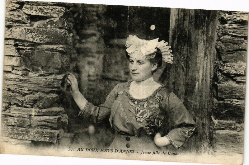 Carte postale ancienne Au Doux Pays d'Anjou-Jeune fille de Cande
