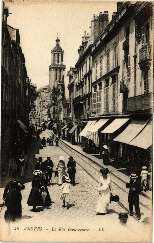 Carte postale ancienne Angers-La Rue Beaurepaire à Angers