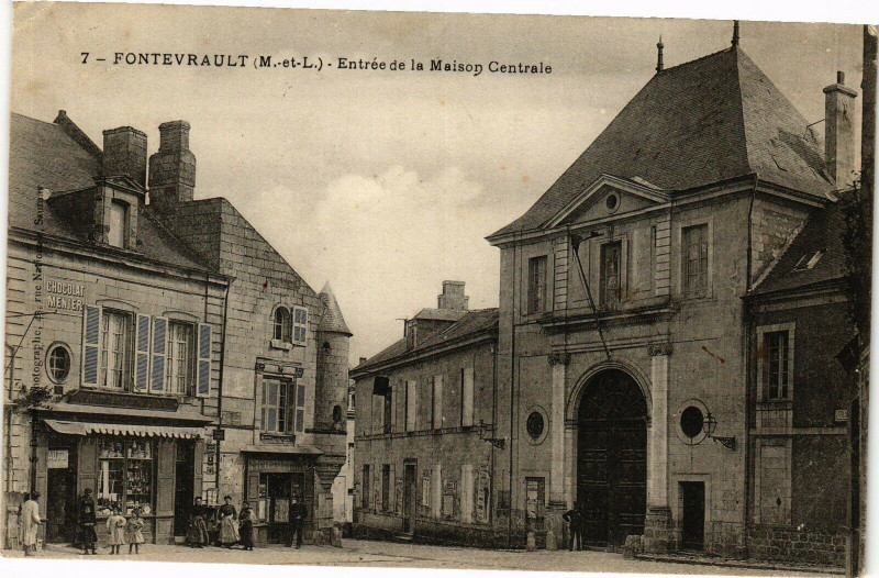 Carte postale ancienne Fontevrault - Entrée de la Maison Centrale