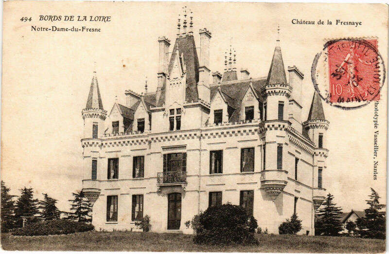 Carte postale ancienne Bords de la Loire - N.-D.-du-Fresne - Chateau de la Fresnaye à Loiré