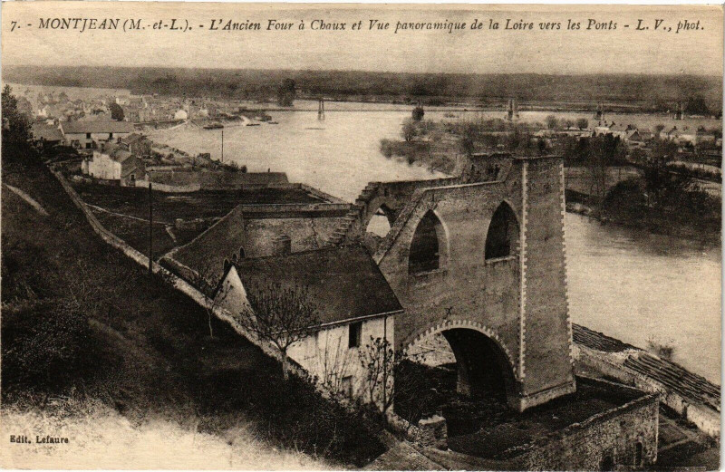 Carte postale ancienne Montjean - L'Ancien Four a Chauz et Vue panoramique