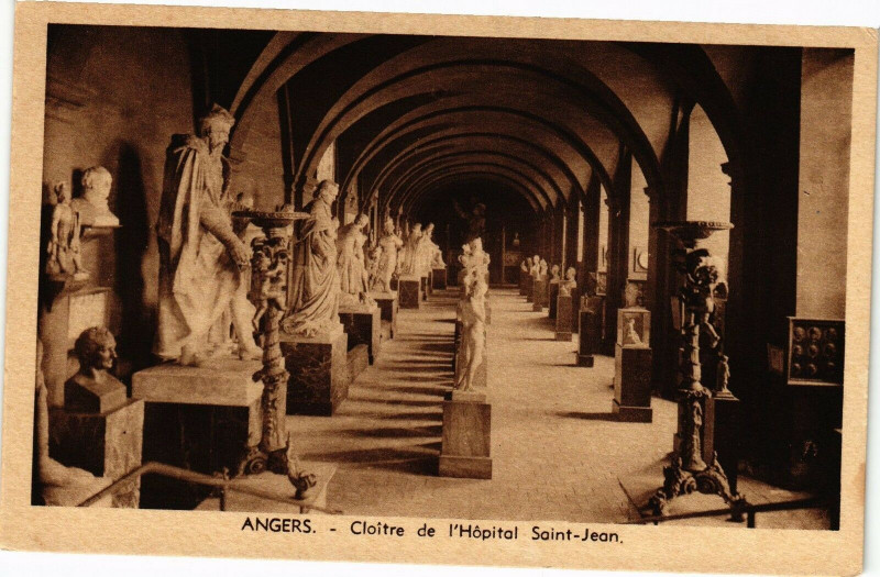 Carte postale ancienne Angers - Cloitre de l'Hopital Saint-Jean à Angers
