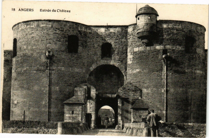 Carte postale ancienne Angers - Entrée du Chateau à Angers