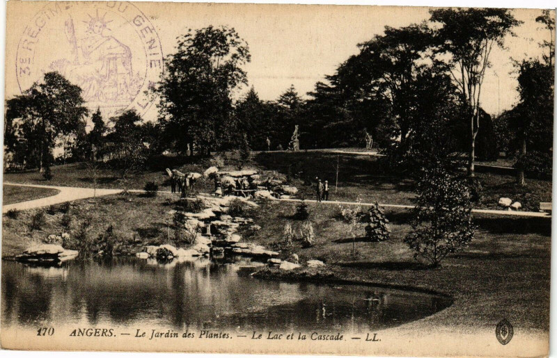 Carte postale ancienne Angers - Le Jardin des Plantes - Le Lac et la Cascade à Angers