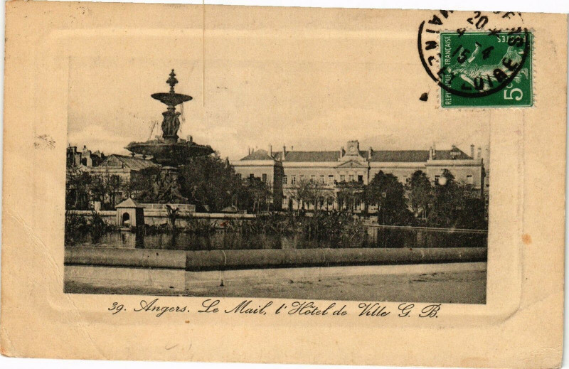 Carte postale ancienne Angers - Le Mail - l'Hotel de Ville à Angers