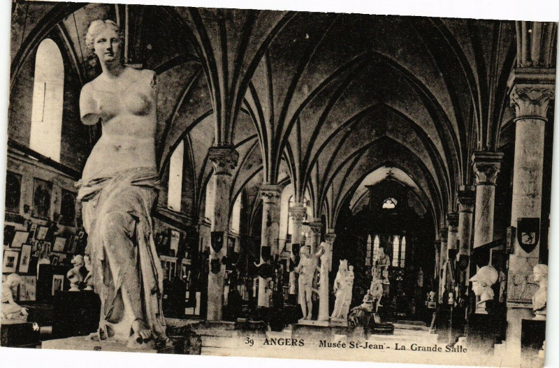 Carte postale ancienne Angers - Musée Saint-Jean - La Grande Salle à Angers