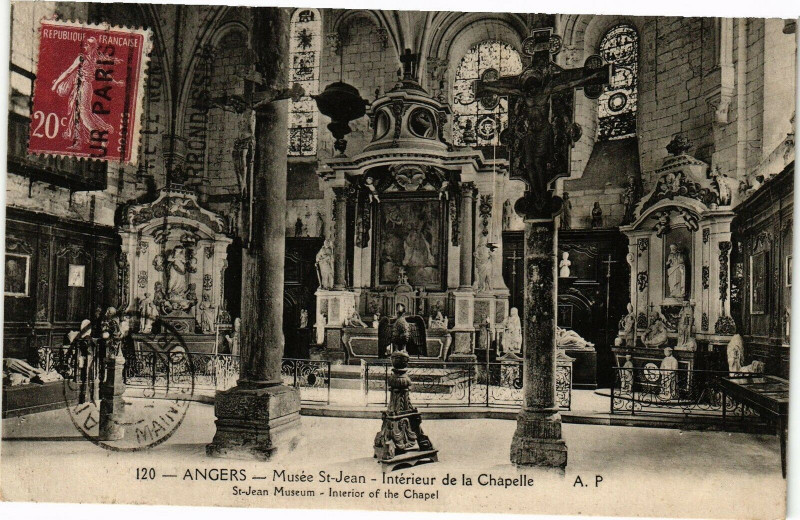 Carte postale ancienne Angers - Musée Saint-Jean - Interieur de la Chapelle à Angers