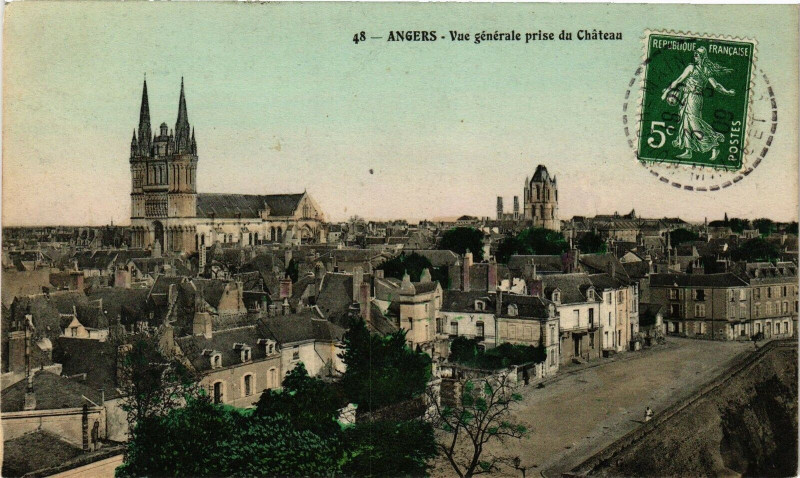 Carte postale ancienne Angers - Vue générale prise du Chateau à Angers