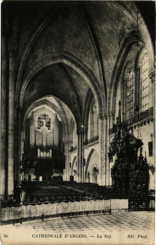 Carte postale ancienne Cathédrale d'Angers - La Nef à Angers
