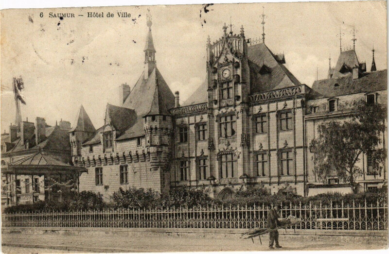 Carte postale ancienne Saumur - Hotel de Ville à Saumur