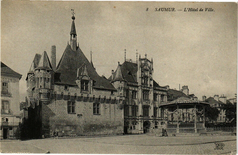 Carte postale ancienne Saumur - L'Hotel de Ville à Saumur