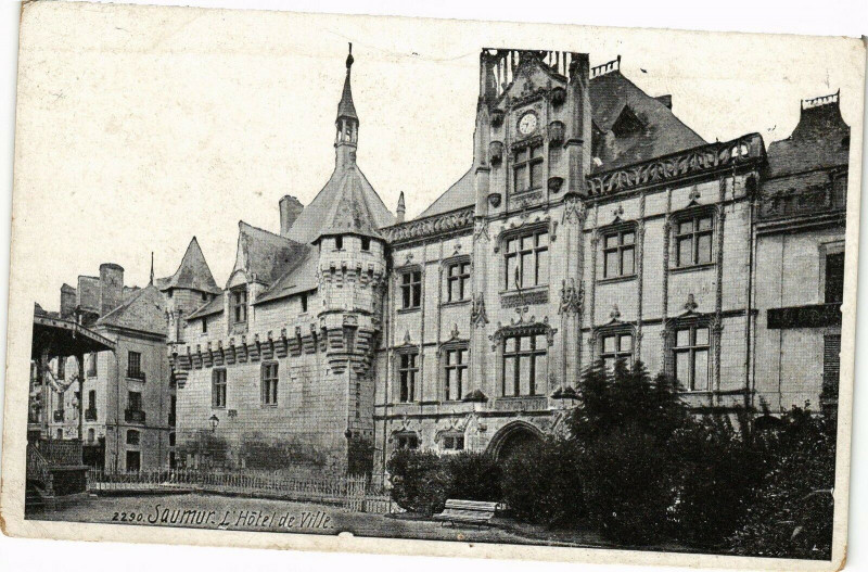 Carte postale ancienne Saumur - L'Hotel de Ville à Saumur