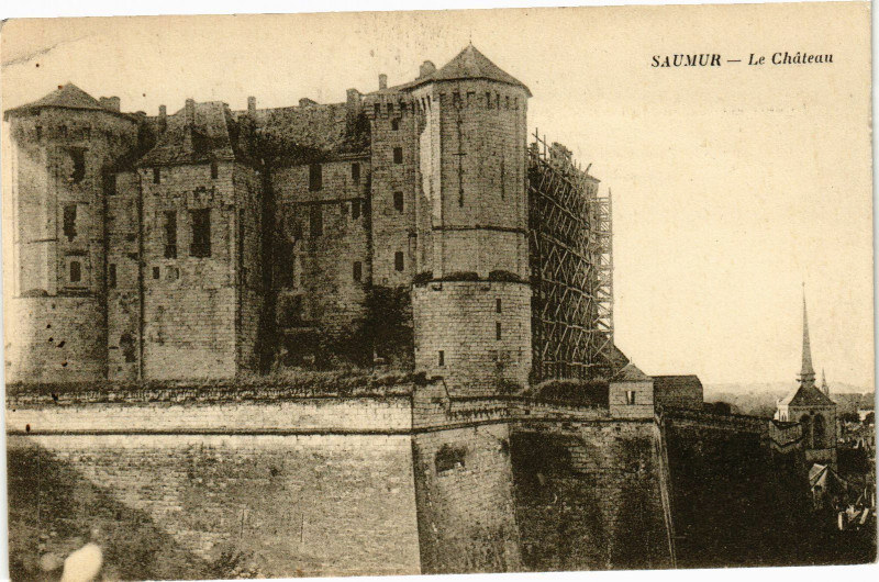 Carte postale ancienne Saumur - Le Chateau à Saumur