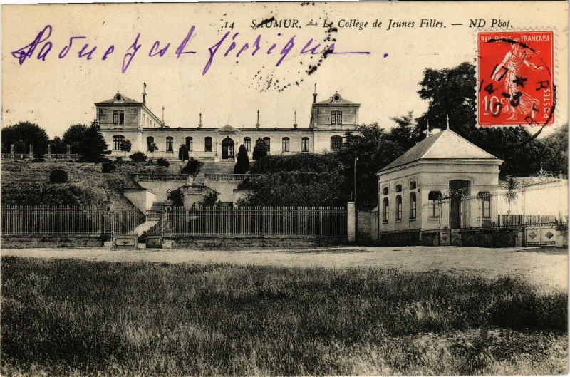 Carte postale ancienne Saumur - Le College de Jeunes Filles à Saumur