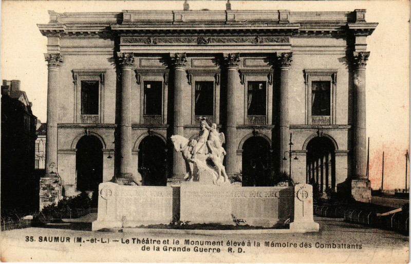 Carte postale ancienne Saumur - Le Théatre et le Monument eleve a la Memoire à Saumur