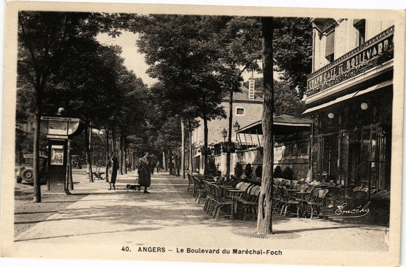 Carte postale ancienne Angers - Le Boulevard du Marechal-Foch à Angers