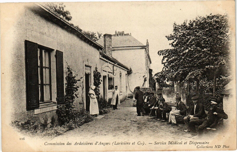 Carte postale ancienne Commiss. des Ardoisieres d'Angers (Lariviere et C) Service Medical à Angers