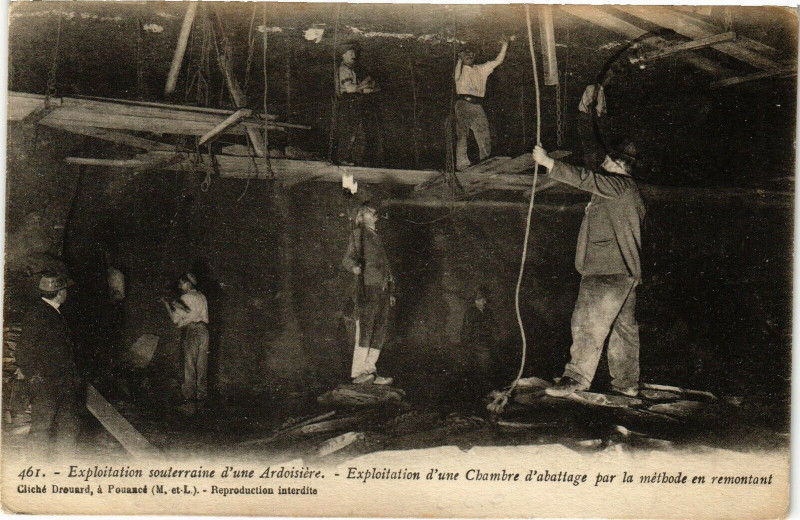 Carte postale ancienne Explanation souterraine d'une Ardoisiere Explosition d'une Chambre