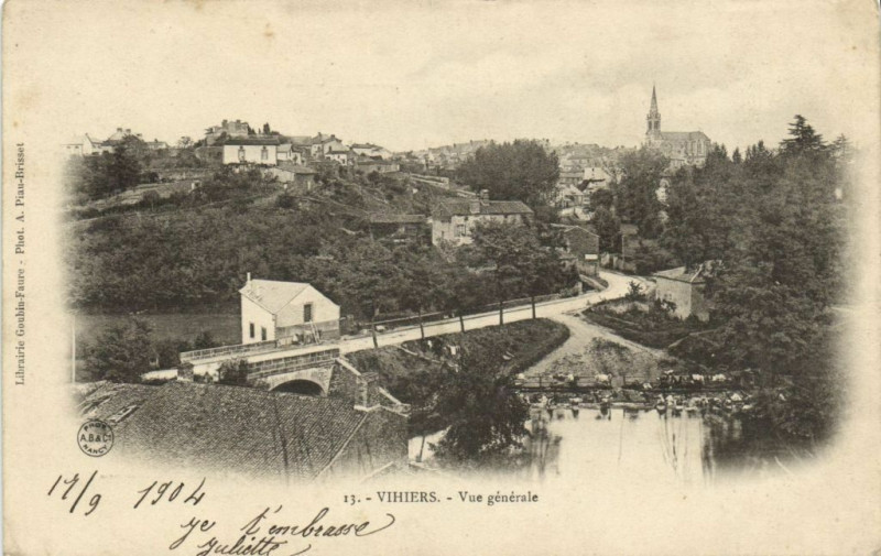 Carte postale ancienne Vihiers - Vue générale