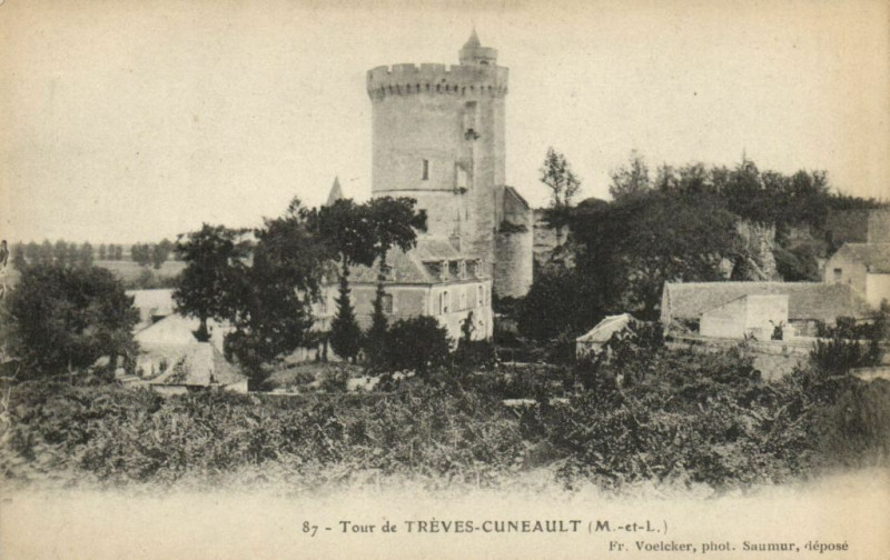Carte postale ancienne Tour de Treves-Cuneault