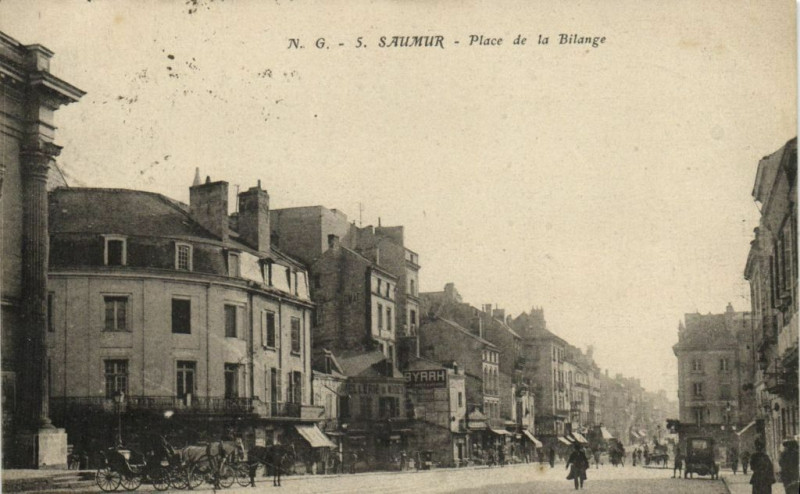 Carte postale ancienne Saumur - Place de la Bilange à Saumur
