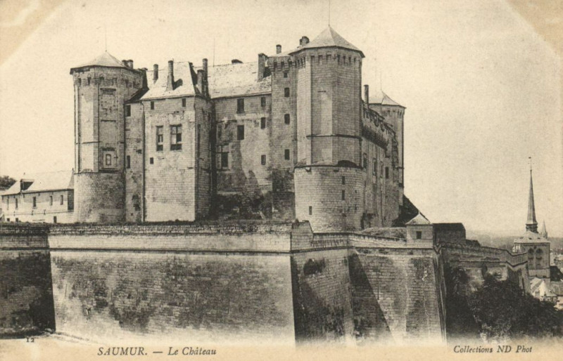 Carte postale ancienne Saumur - Le Chateau à Saumur