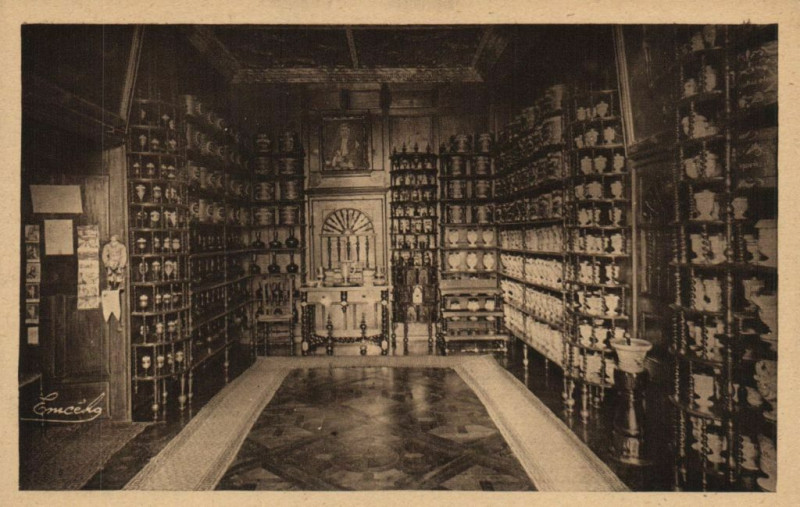 Carte postale ancienne Bauge - Pharmacie de l'Hopital Xvii.siecle