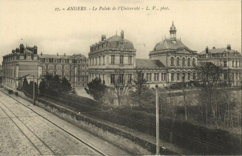 Carte postale ancienne Angers - Le Palais de l'Universite à Angers