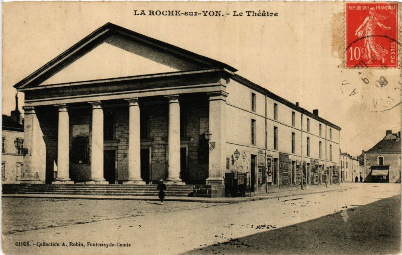 Carte postale ancienne La Roche-sur-Yon - Le Théatre à La Roche-sur-Yon