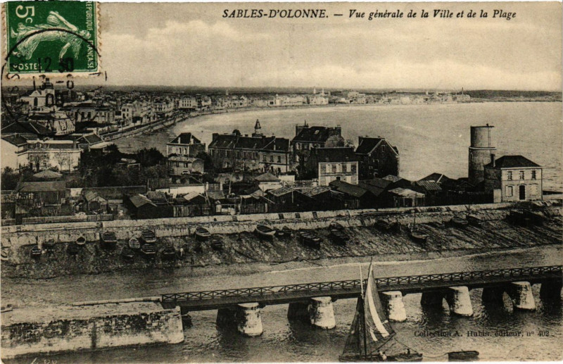 Carte postale ancienne Les Sables-d'Olonne - Vue générale de la Ville et de la Plage aux Sables-d'Olonne
