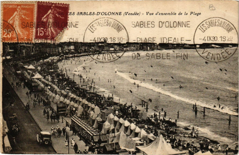 Carte postale ancienne Les Sables-d'Olonne - Vue d'ensemble de la Plage aux Sables-d'Olonne