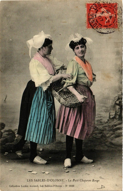 Carte postale ancienne Les Sables-d'Olonne - Le Petit Chaperon Rouge aux Sables-d'Olonne