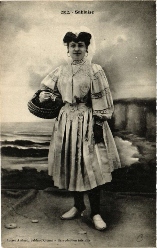 Carte postale ancienne Sablaise - Folklore - Type