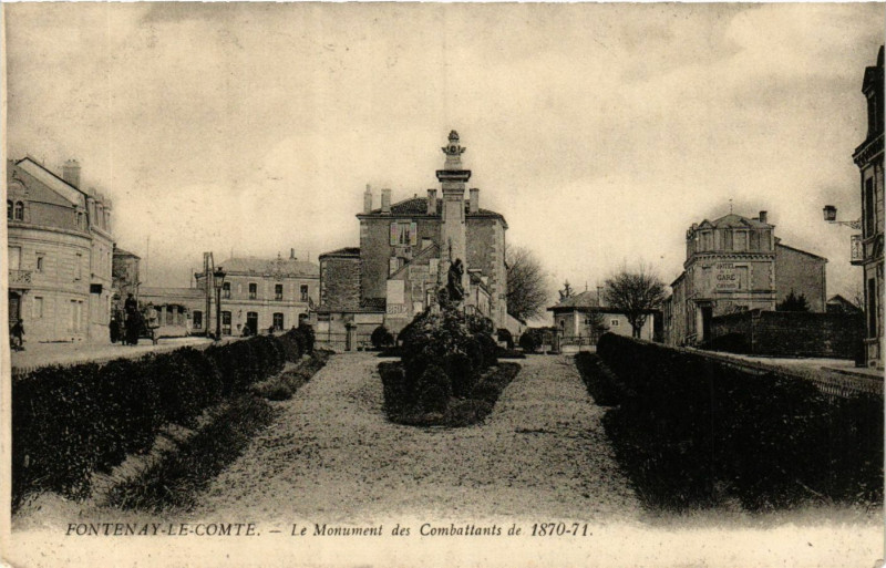 Carte postale ancienne Fontenay-le-Comte - Le Monument des Combattants de 1870-71 à Fontenay-le-Comte