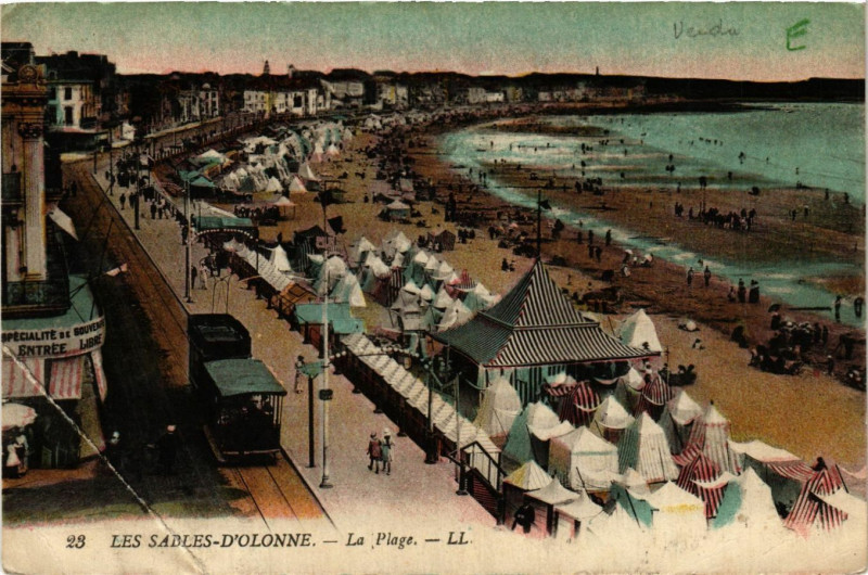 Carte postale ancienne Les Sables-d'Olonne - La Plage aux Sables-d'Olonne