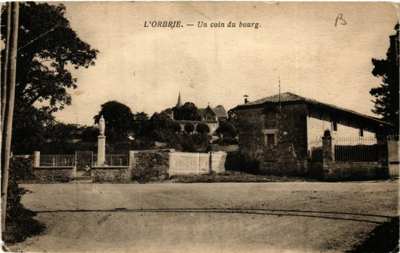 Carte postale ancienne L'Orbrie - Un coin du bourg à L'Orbrie