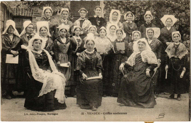 Carte postale ancienne Vendée - Coiffes Anciennes - Folklore