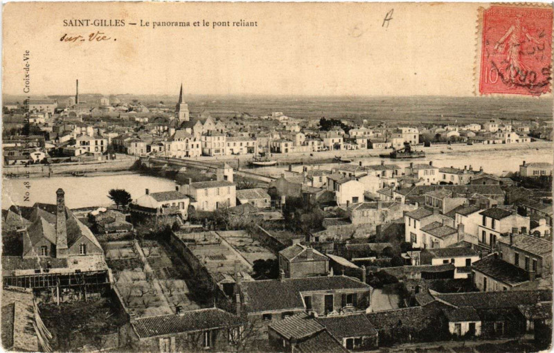 Carte postale ancienne Saint-Gilles-Croix-de-Vie - Le Panorama et le Pont reliant à Saint-Gilles-Croix-de-Vie