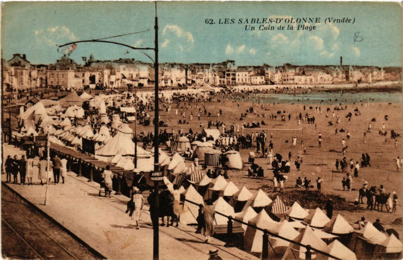 Carte postale ancienne Les Sables-d'Olonne - Un coin de la Plage aux Sables-d'Olonne