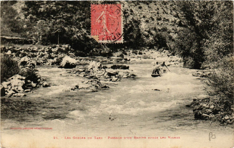 Carte postale ancienne Les Gorges du Tarn - Passage d'un rapide apres Les Vignes