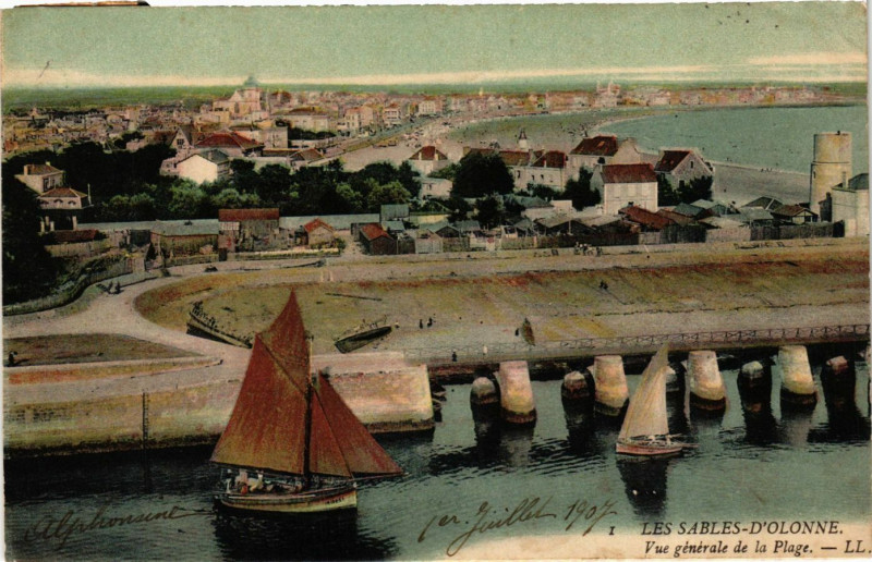 Carte postale ancienne Les Sables-d'Olonne - Vue générale de la Plage aux Sables-d'Olonne