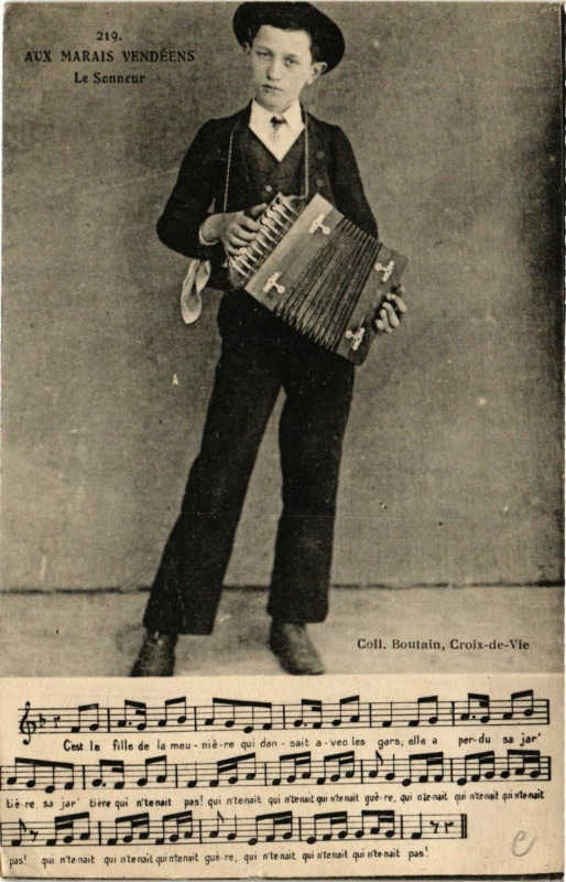 Carte postale ancienne Aux Marais Vendéens - Le Sonneur - Folklore