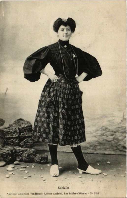 Carte postale ancienne Sablaise - Folklore - Type